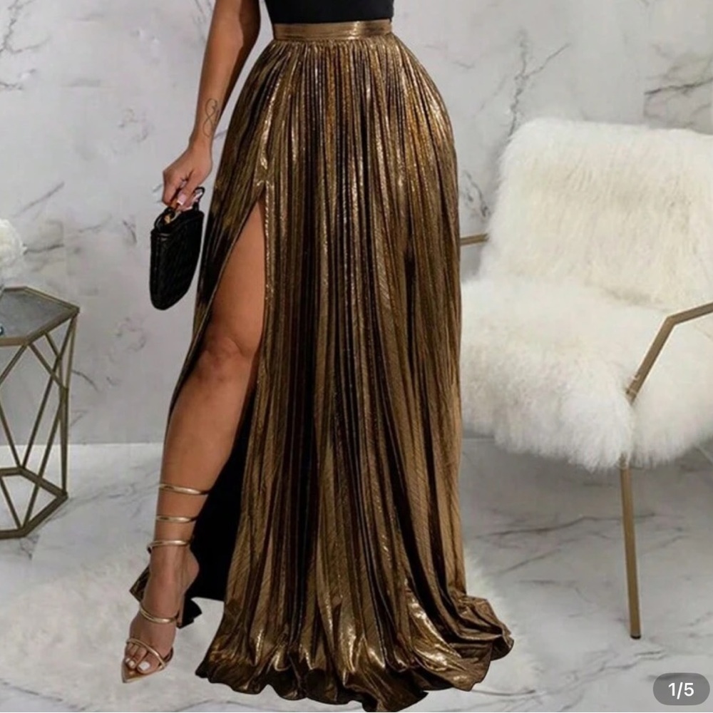 Woman’s metallic gold maxi skirt small